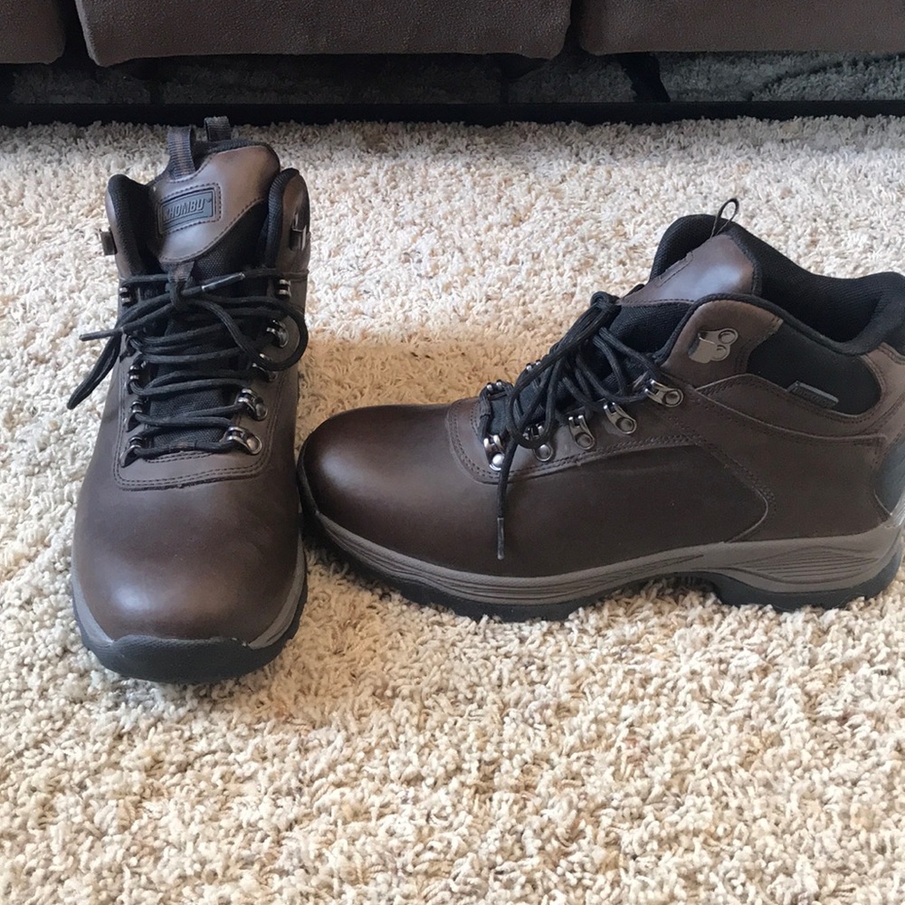 Men’s waterproof hiking boots